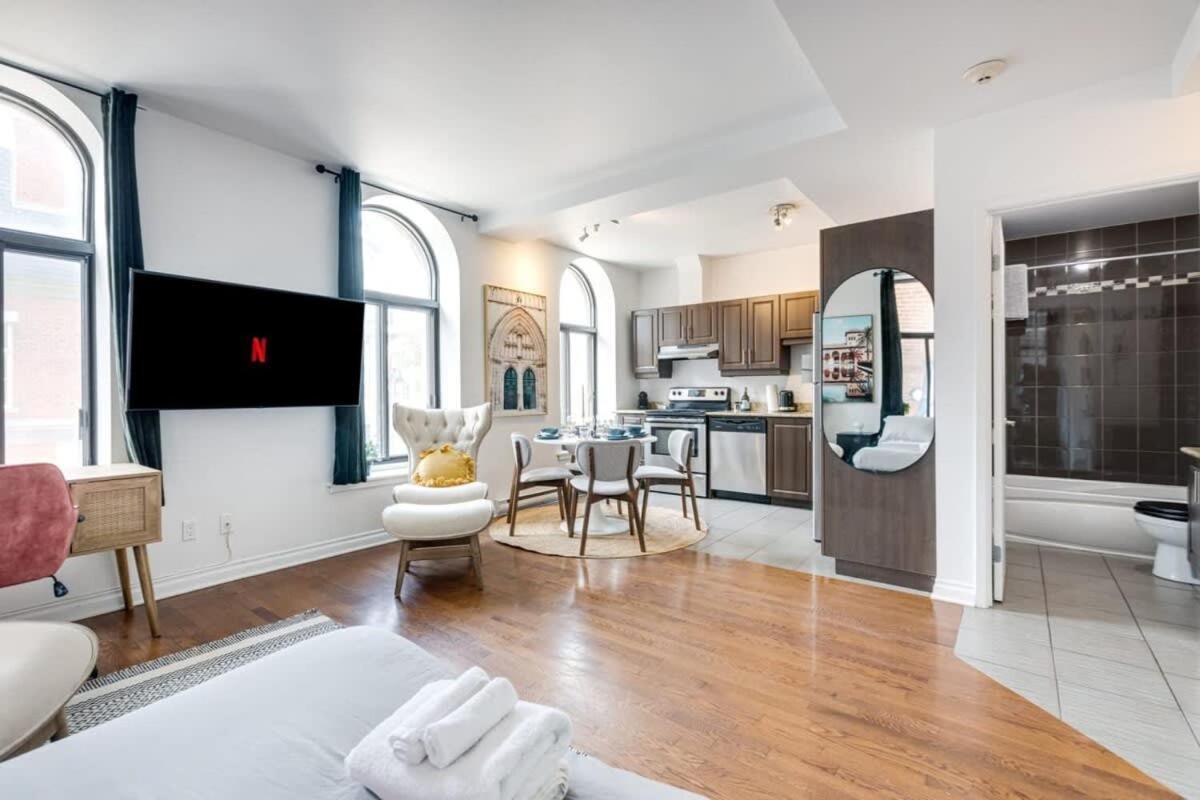 M11 Bright Studio In The Heart Of Mtl Монреаль Экстерьер фото
